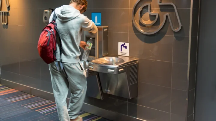 Fontaine à eau en entreprise : obligation légale ou simple confort ?