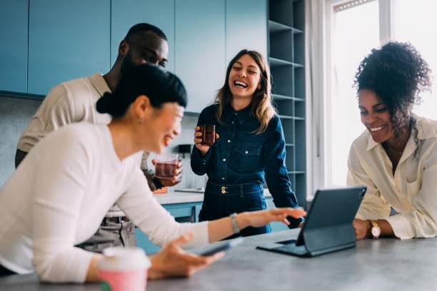 salle de pause équipe cohésion entreprise discussion